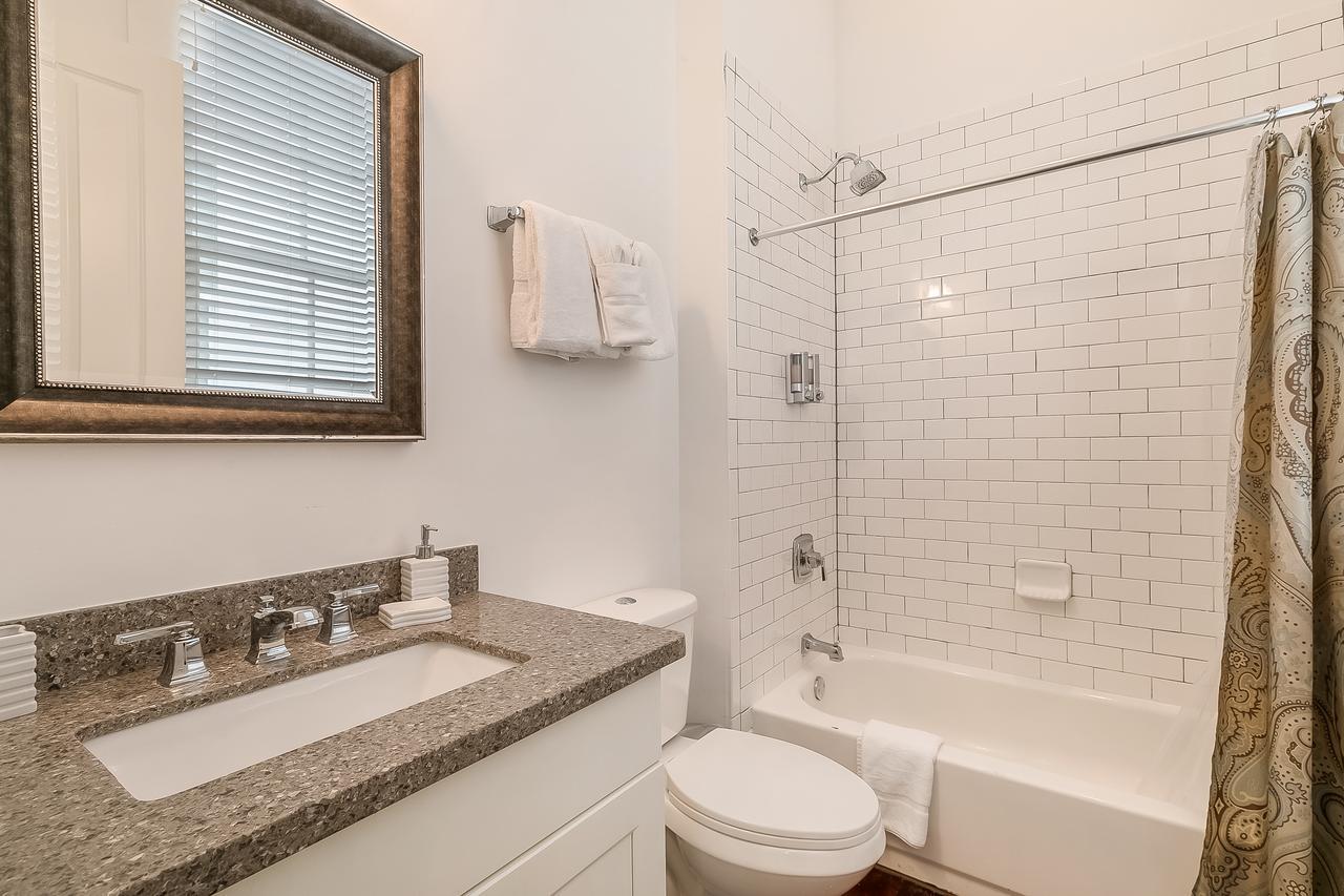 Modern 2Br On Carondelet By Hosteeva Apartment New Orleans Luaran gambar