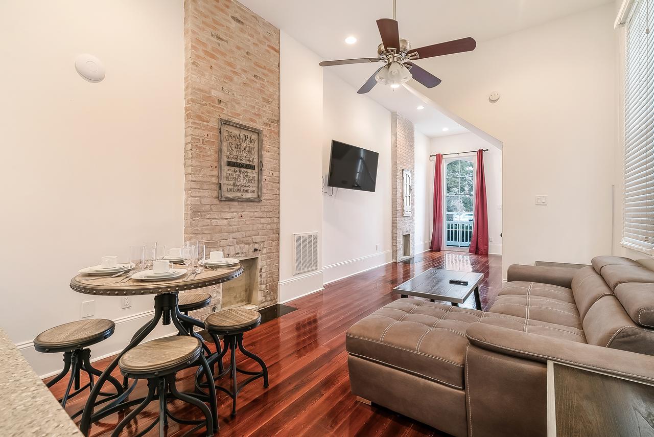Modern 2Br On Carondelet By Hosteeva Apartment New Orleans Luaran gambar