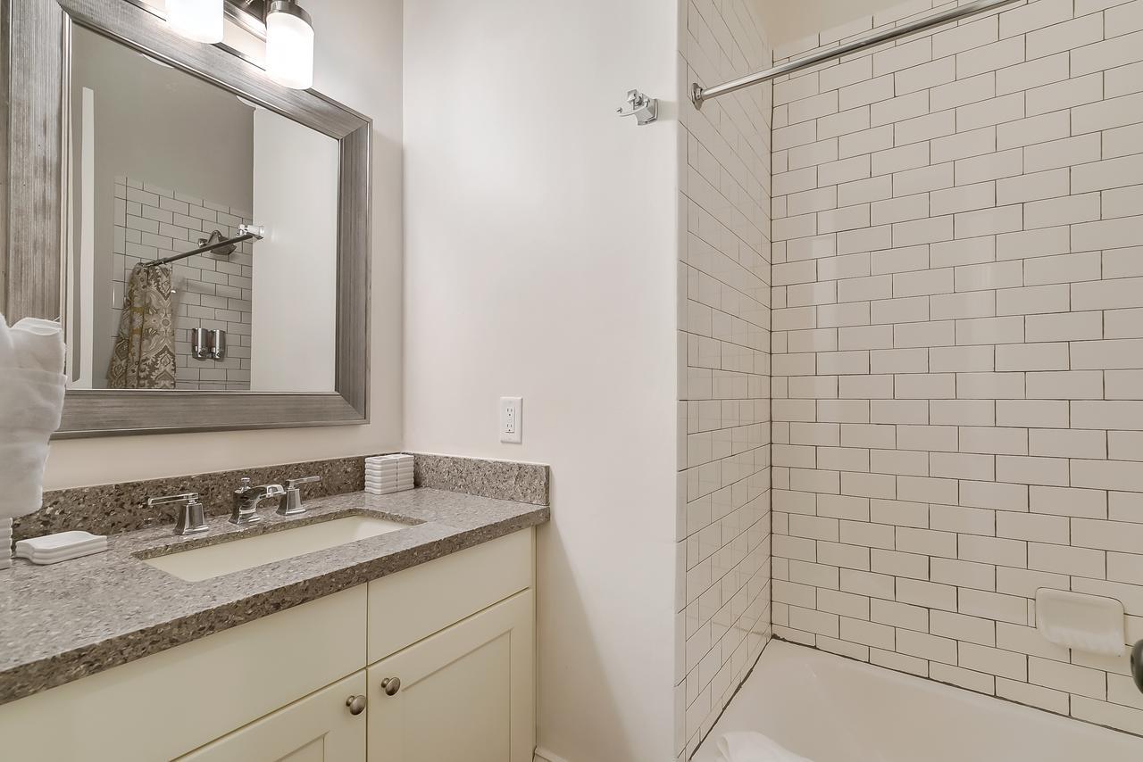 Modern 2Br On Carondelet By Hosteeva Apartment New Orleans Luaran gambar